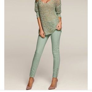 Victoria Secret Siren ankle zip skinny jeans